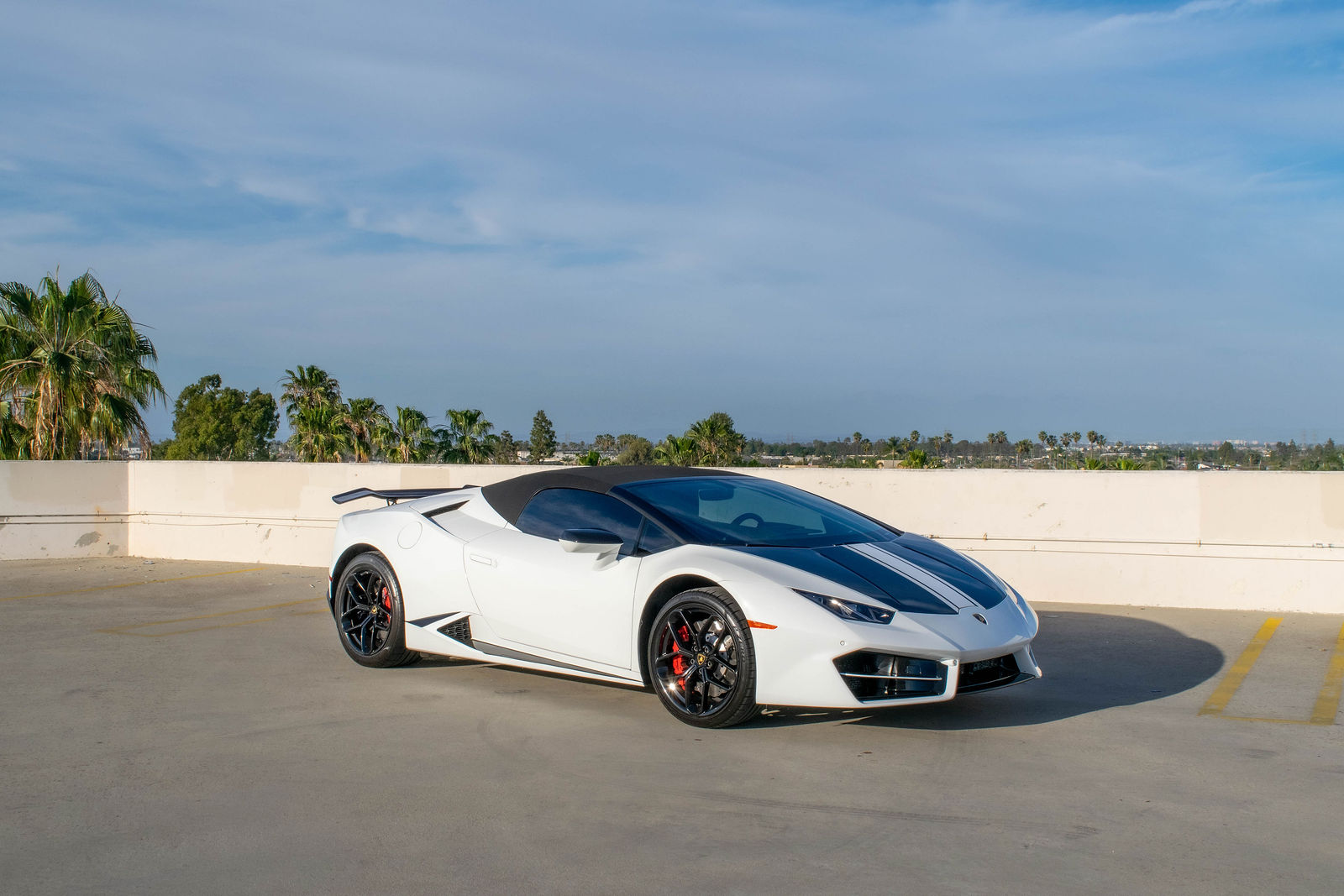 2019 Lamborghini Huracan Spyder (White) photo 2