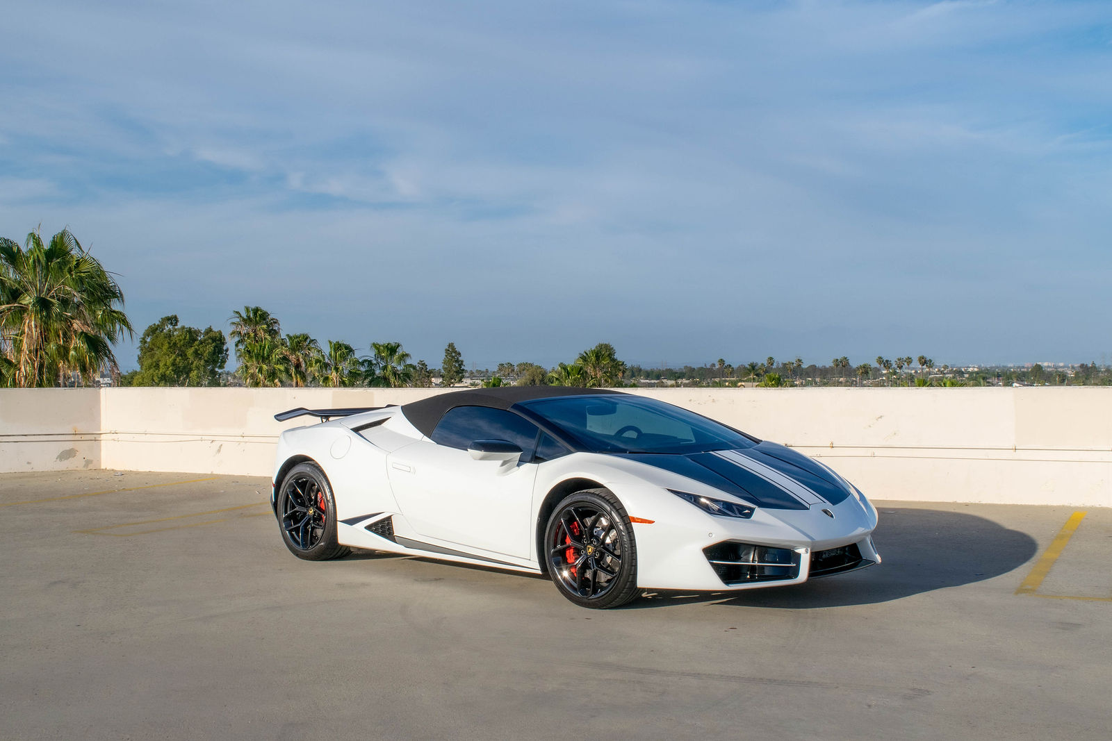 2019 Lamborghini Huracan Spyder (White) photo 3