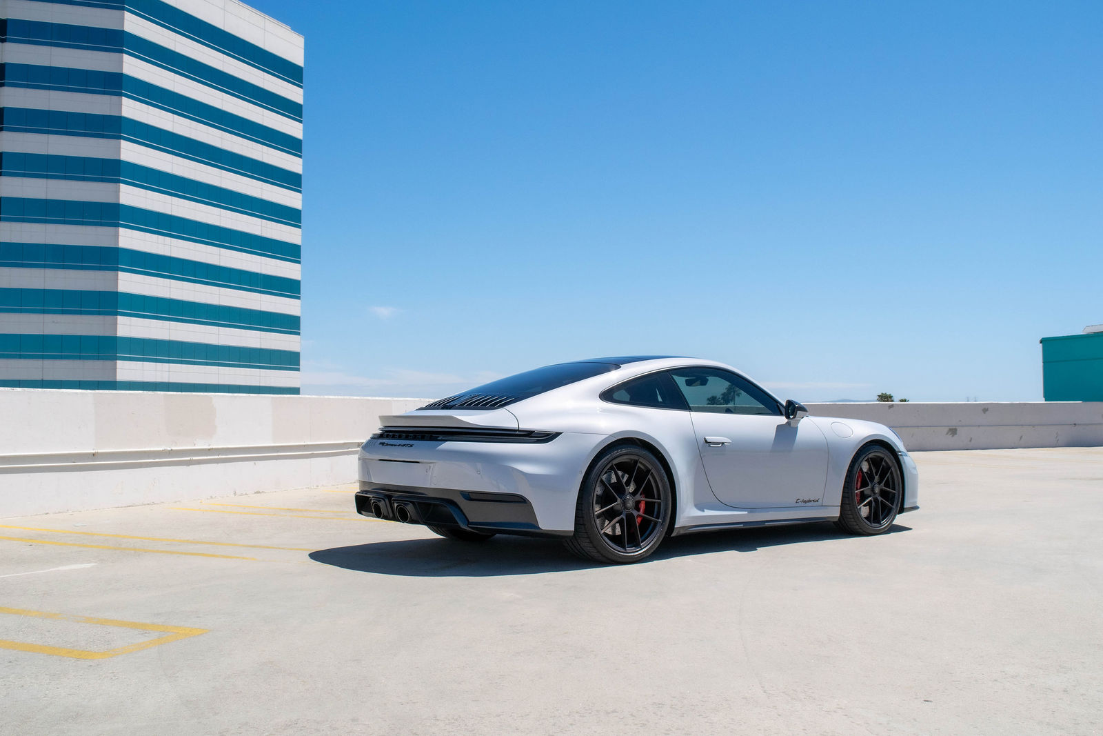 2025 Porsche 911 Carrera GTS photo 2