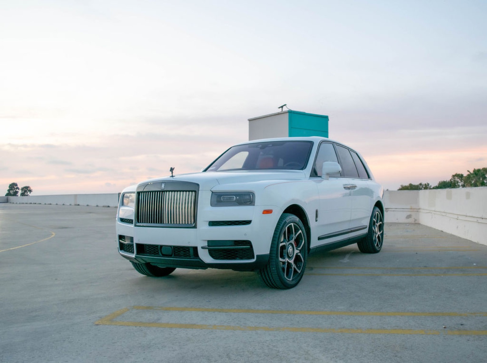 2022 Rolls Royce Cullinan Black Badge (White) photo 3