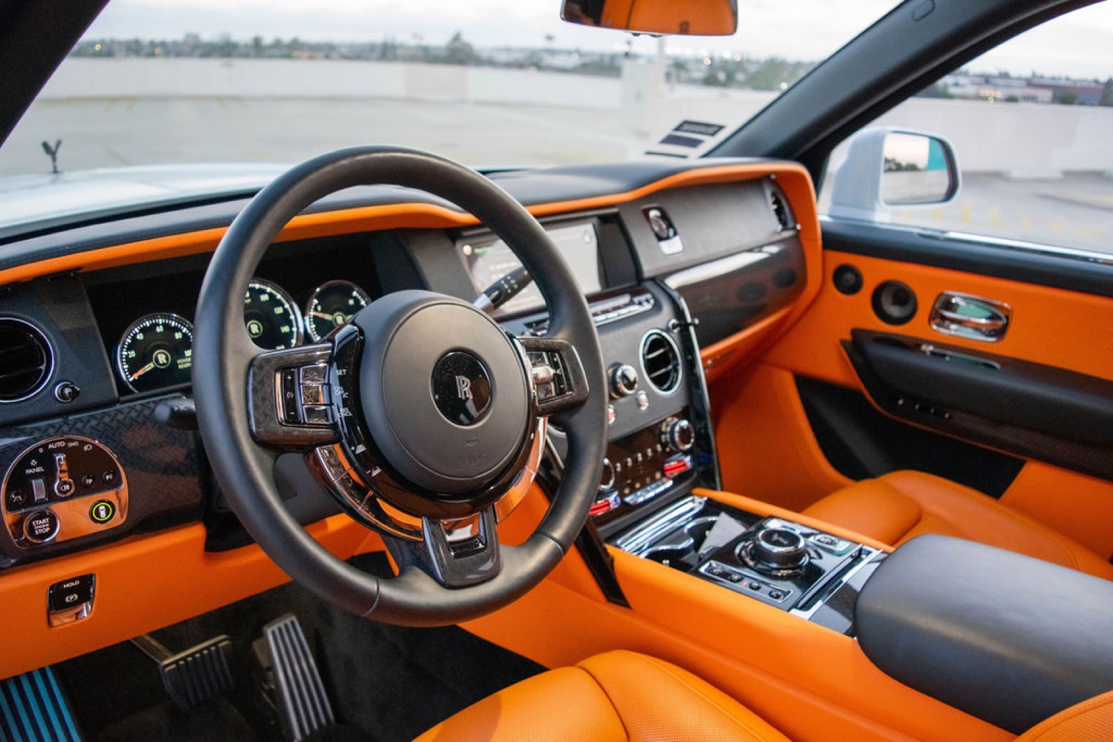 2022 Rolls Royce Cullinan Black Badge (White) photo 5