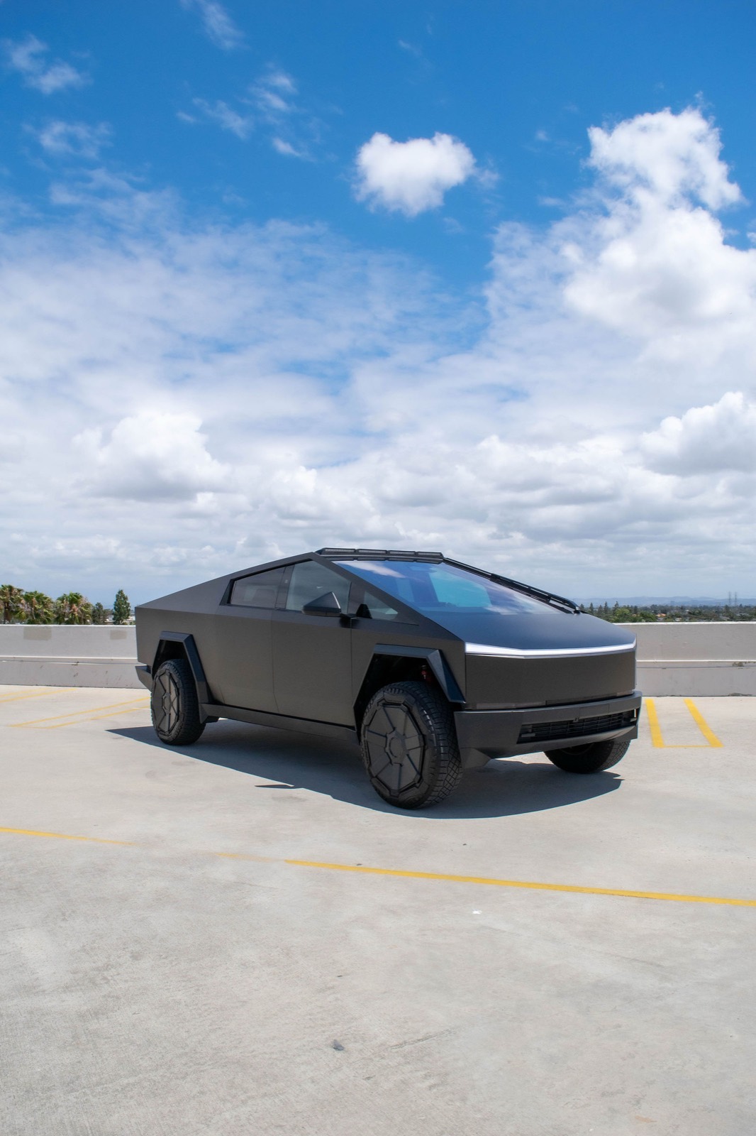 2024 Tesla Cybertruck photo 3