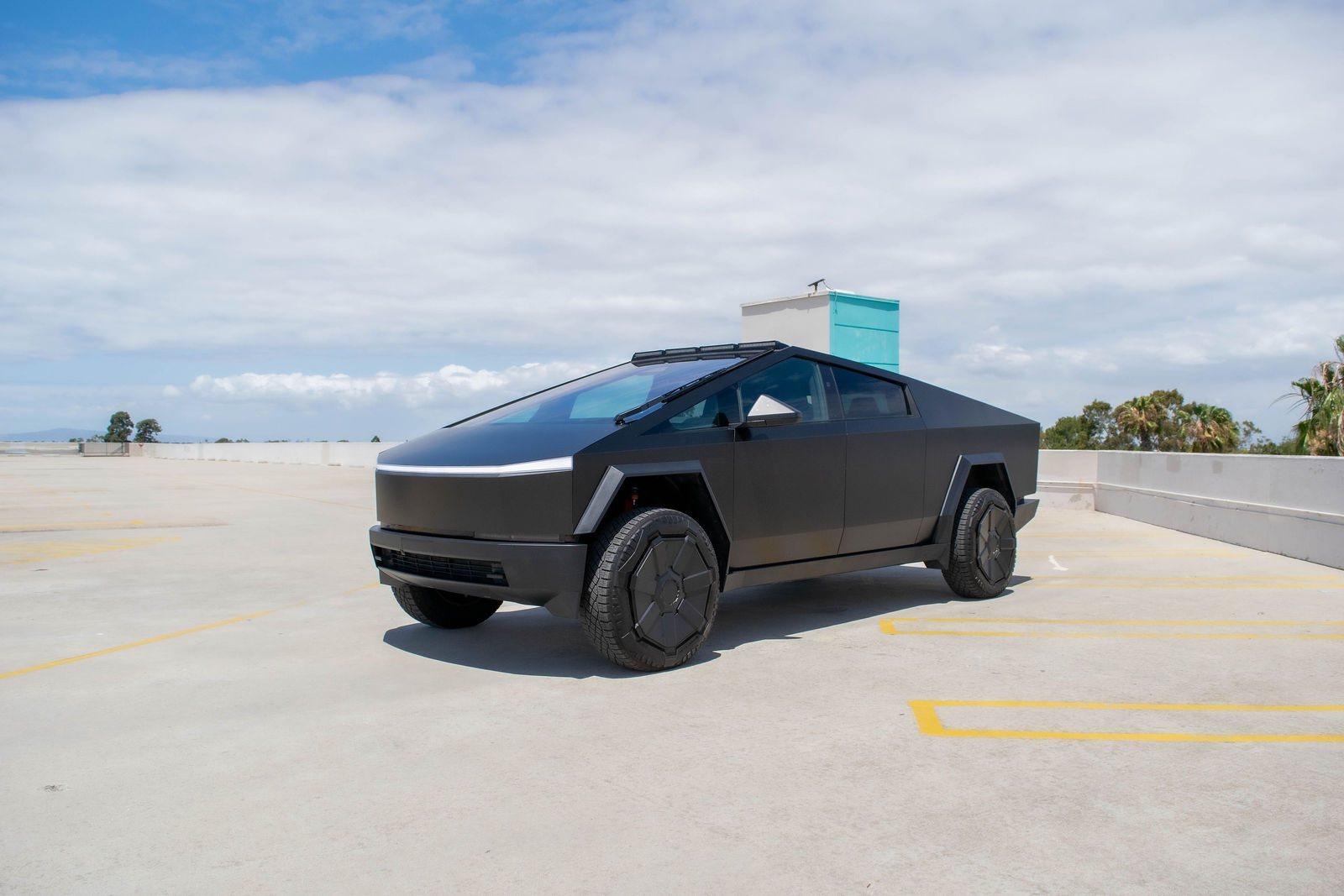 2024 Tesla Cybertruck photo 4