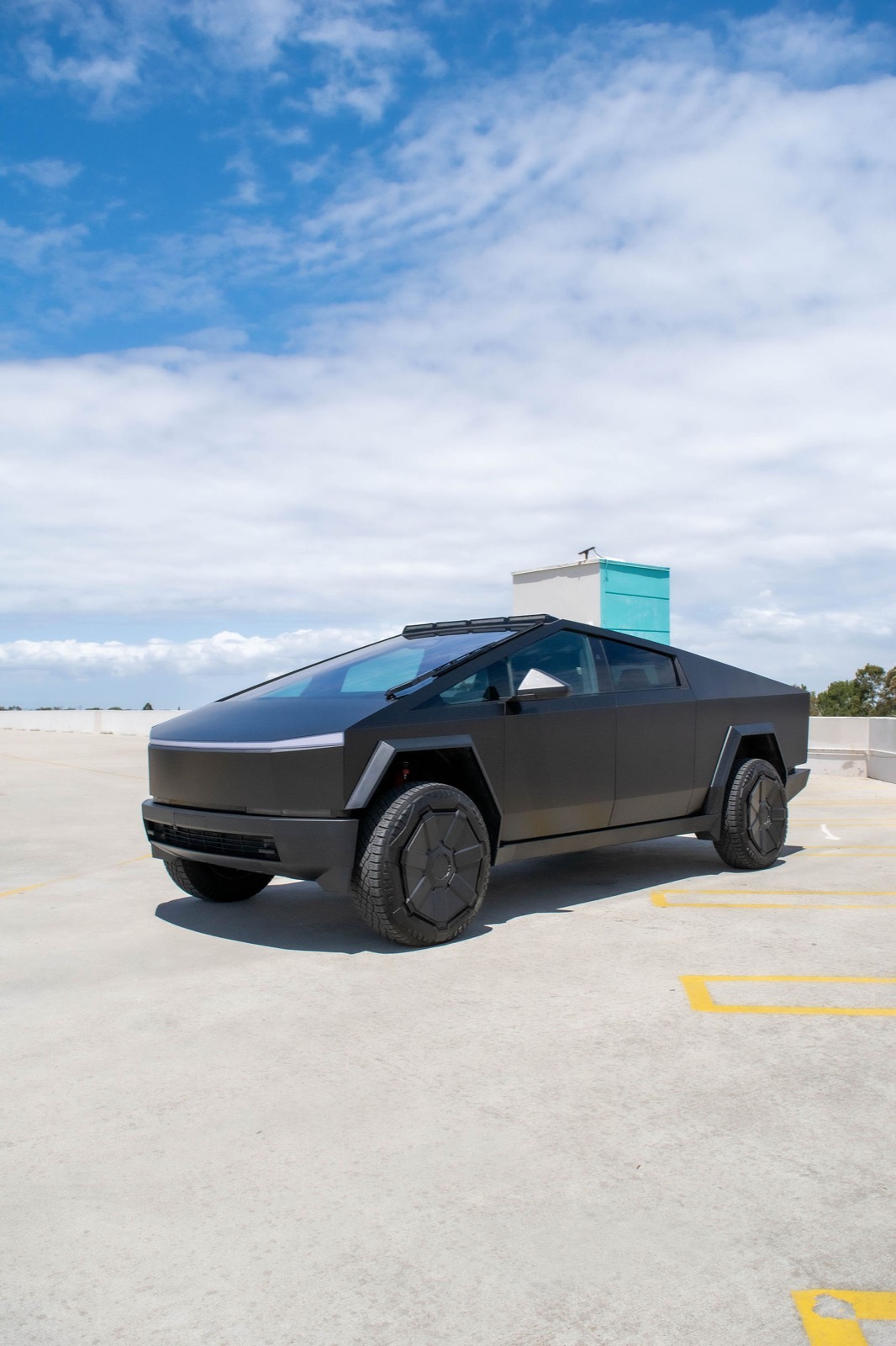 2024 Tesla Cybertruck photo 5